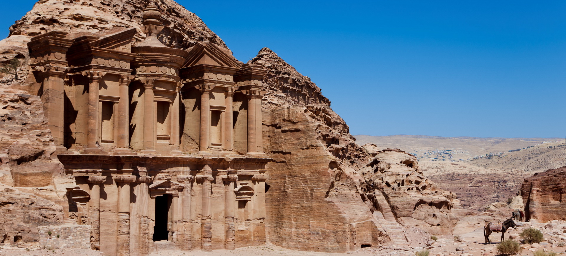 Petra, la magnifique et majestueuse Cité Rose des Nabatéens en Jordanie